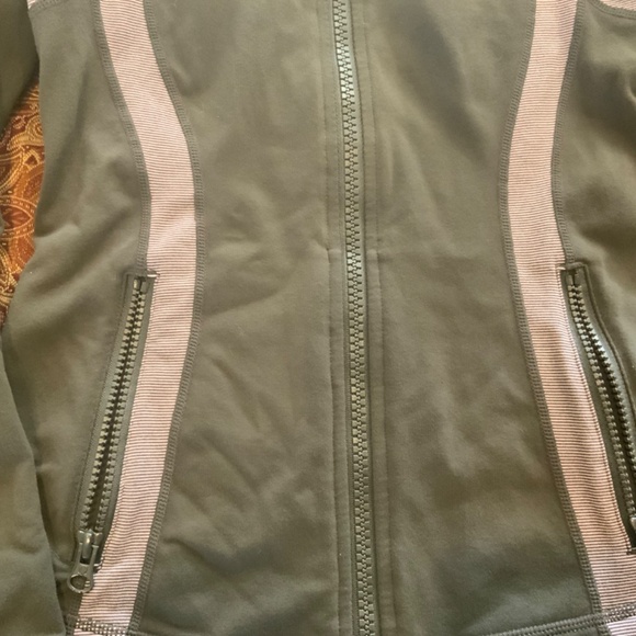 Lululemon Define Jacket , Size 6, worn 4 times, MSRP$118 Excellent condition - Picture 2 of 8